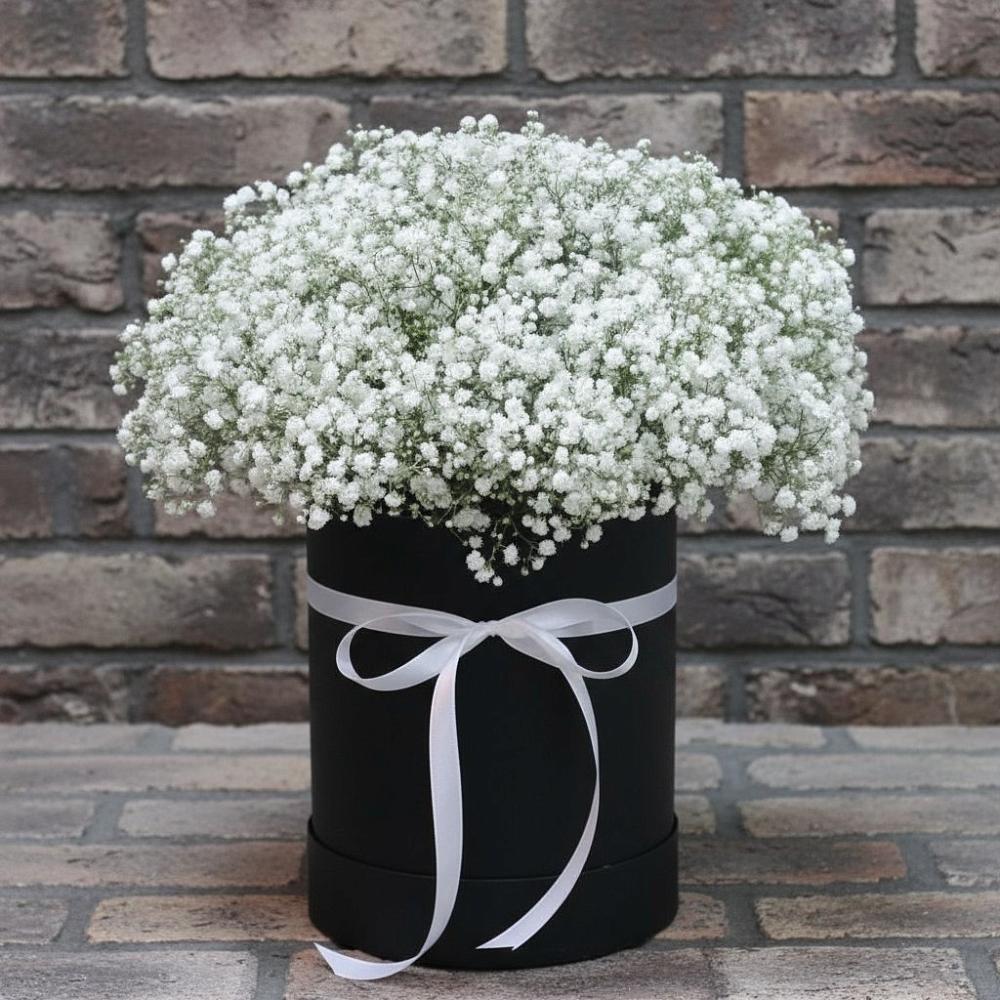 Цветочная композиция из Гипсофила в шляпной коробке в Федоровка Республика Башкортостан