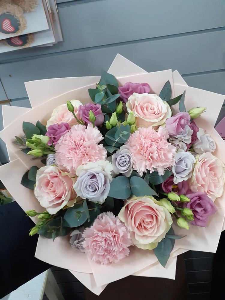 Букет цветов из: Розы, Гвоздики и Лизиантусы в Федоровка Республика Башкортостан